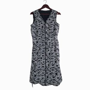 The Sleeveless Shift Dress